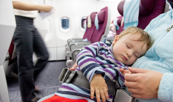 Планируем перелет с ребенком в самолете