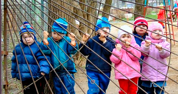 Главы муниципалитетов отчитаются перед Дубровским за очереди в детские сады|Дети в городе