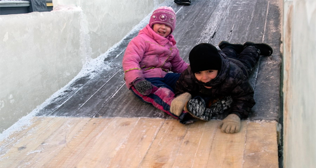 В Ледовый городок на бесплатном автобусе|Дети в городе