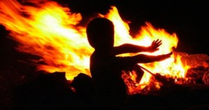 Непоправимые последствия: пожар унес жизни двух детей и их матери|Дети в городе